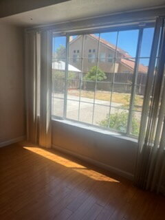 Building Photo - Spectacular 3 bed 2.5 bath Tracy Home