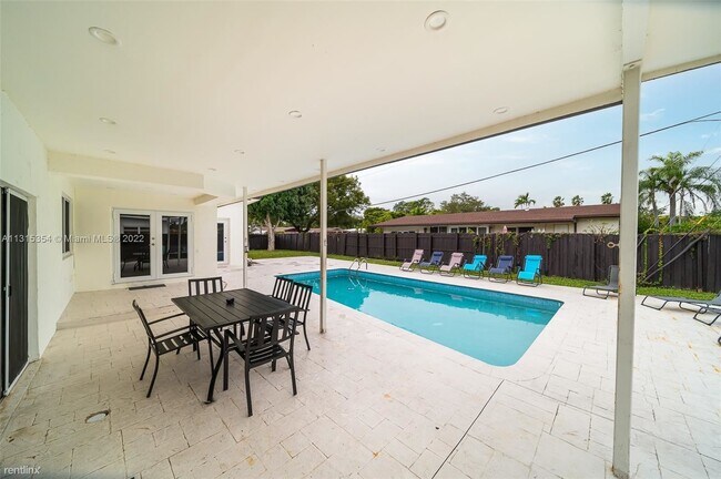 Foto del edificio - 5 br, 3 bath House - 19900 NE 21st Ave