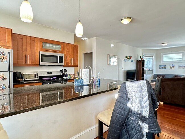 Building Photo - AMAZING 5 BED IN MISSION HILL!!! HOT LISTING!!!