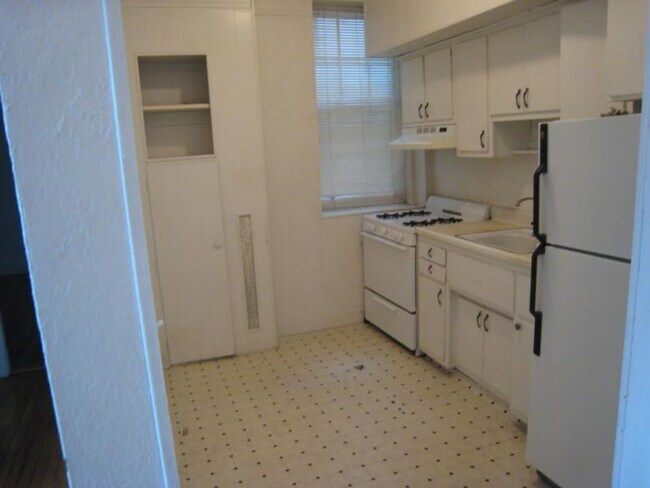 Building Photo - 1993 Commonwealth Ave #5E Boston MA 02135