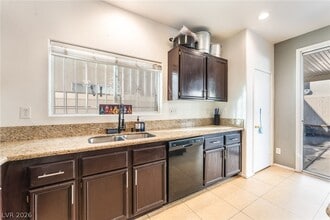 Building Photo - 4217 Walnut Glen Dr