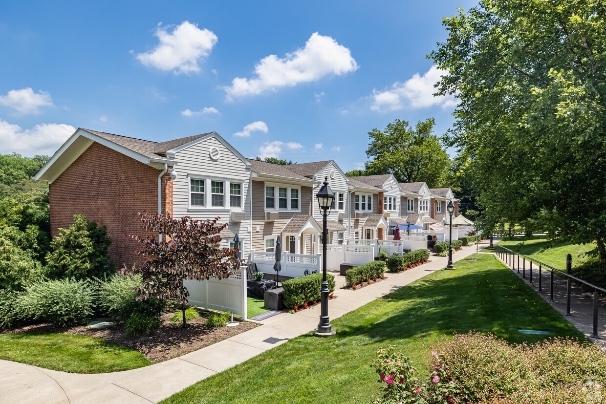 Primary Photo - Pond View Homes