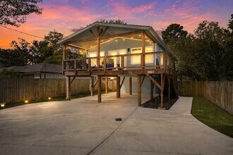 Building Photo - 3802 Bayshore Dr
