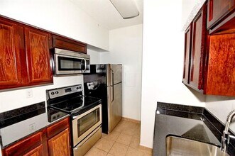 Building Photo - 3701 Cedarplaza Ln