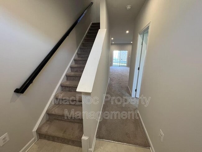 Building Photo - 505 Rolling Valley Dr