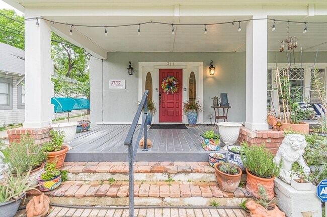 Foto del edificio - 311 W Mistletoe Ave