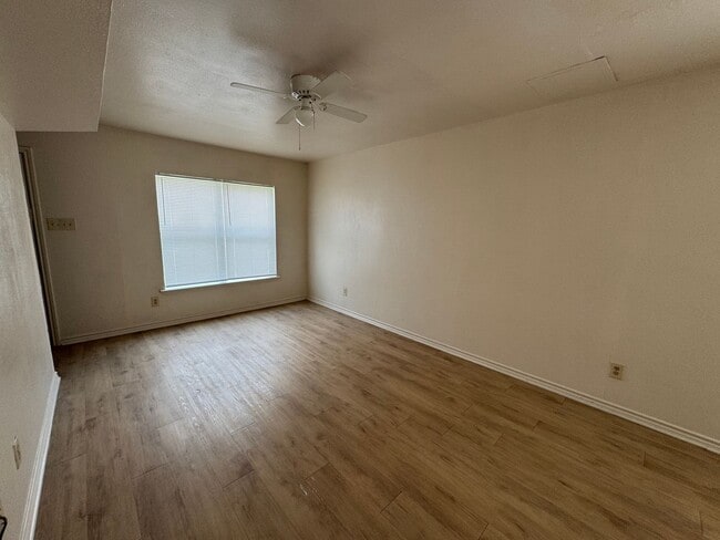Building Photo - 403 E French Ave