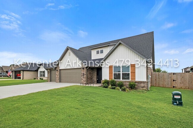 Foto del edificio - Gorgeous 4BR Home with 3-Car Garage & Storm Shelter
