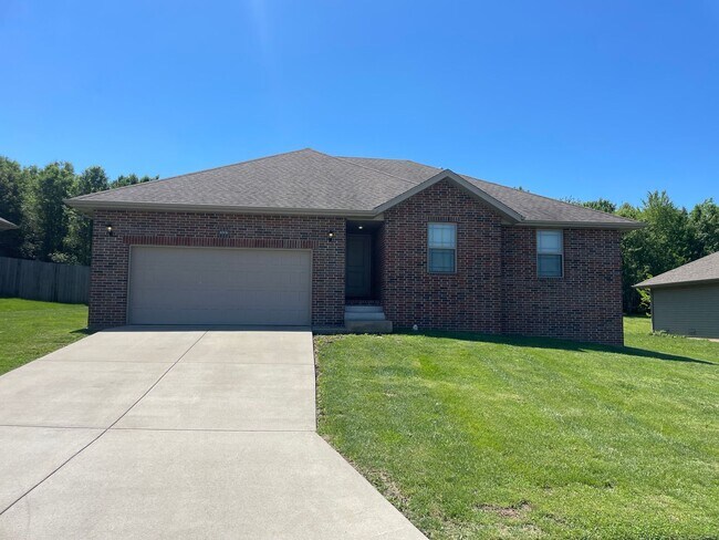 Building Photo - 3 Bedroom in Nixa!