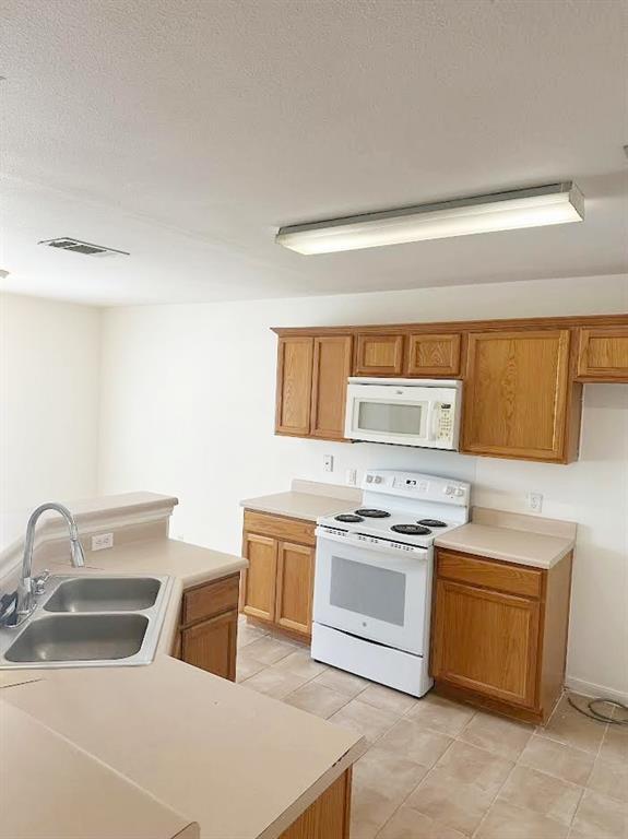 Building Photo - 3201 El Salido Pkwy