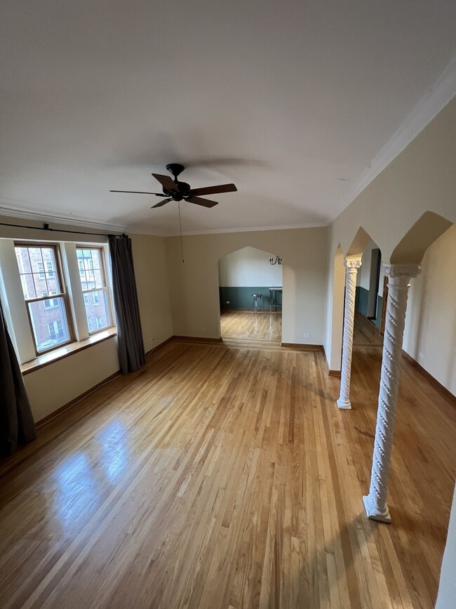 Building Photo - 10927 S Longwood Dr