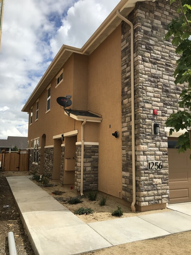 Foto principal - 3/ 2.5/ 2 Townhouse in Gardnerville, The R...