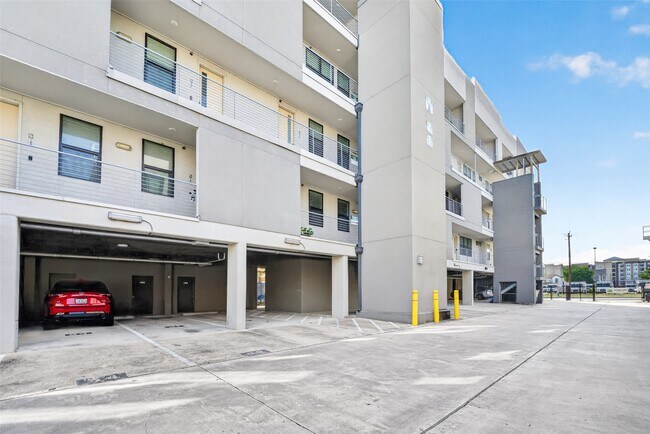 Foto del edificio - 2401 Crawford St