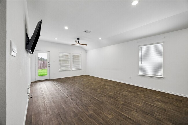 Foto del edificio - 16691 Lonely Pines Dr