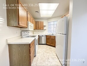 Building Photo - 930 N Mesa Dr