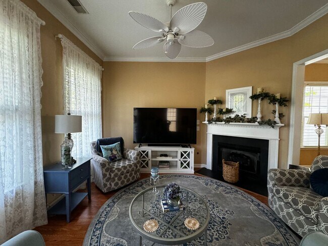Foto del edificio - Single Family Home in White Gables