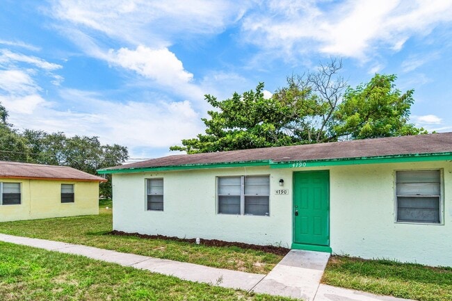 Foto del edificio - 4790 Gulfstream Rd