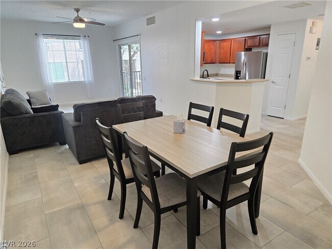 Foto del edificio - 6868 Sky Pointe Dr