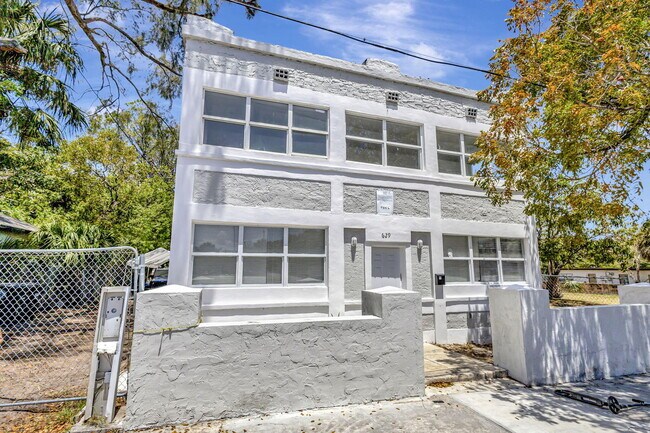 Building Photo - 629 9th St