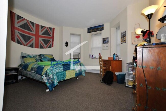 Foto del edificio - 827 Beacon St