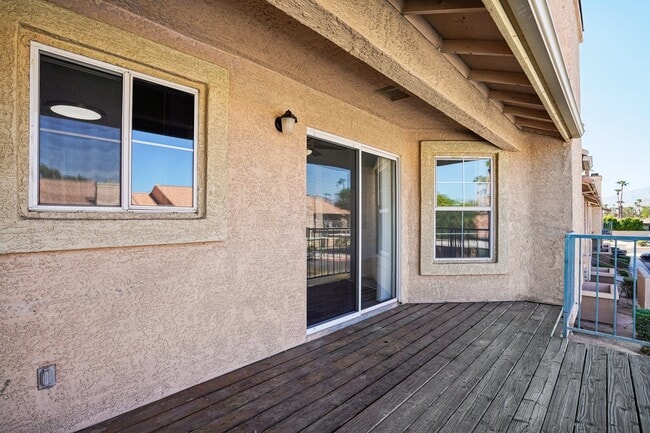 Building Photo - Desert Oasis Apartments