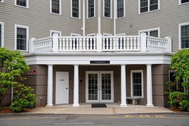 Building Photo - 8 Crowninshield St