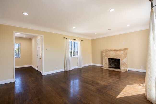 Foto del edificio - 1404 Overhill Dr