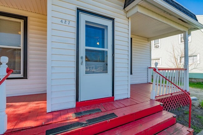 Foto del edificio - 427 Vernal Ave