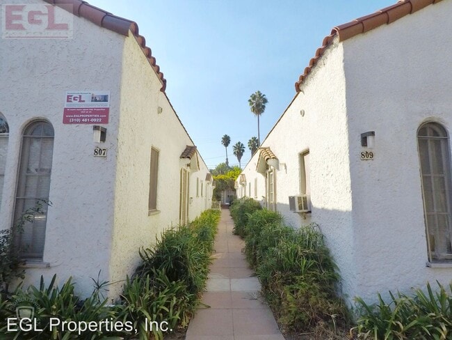 Building Photo - 834 4/5-809 N Martel Ave