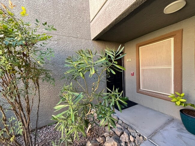Building Photo - 555 E Silverado Ranch Blvd
