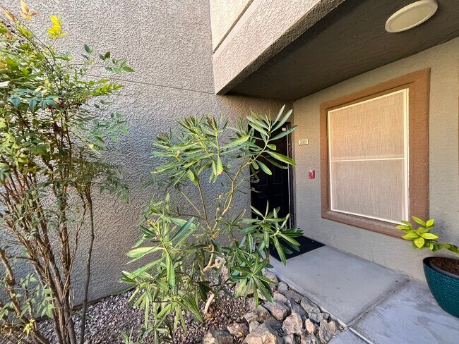 Foto del edificio - 555 E Silverado Ranch Blvd