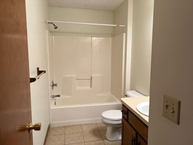 Foto del edificio - 3672 Lynn Rd, Ravenna, OH 44266