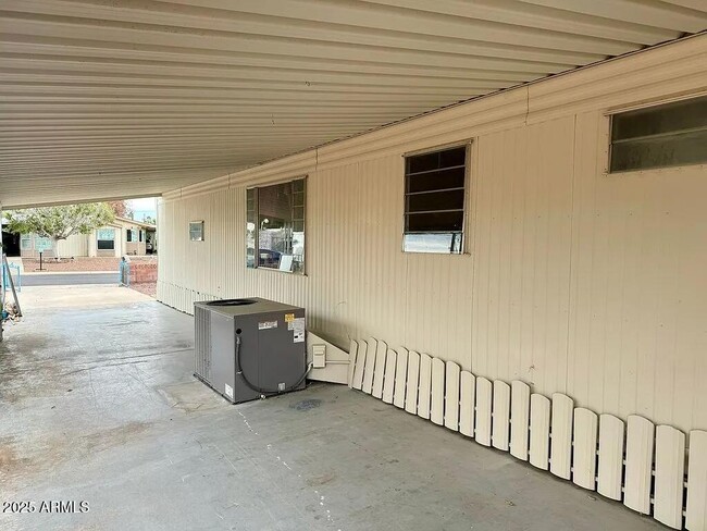 Building Photo - 620 S 93rd St