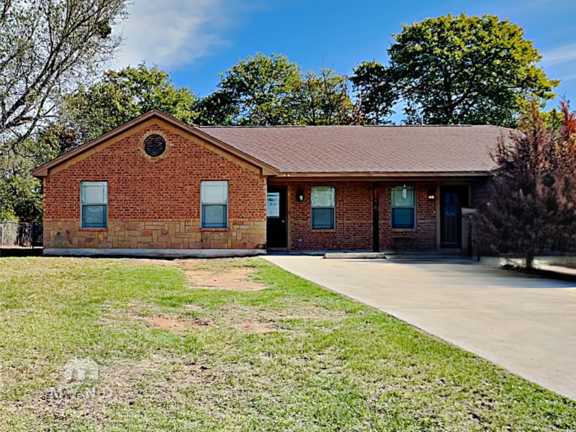 Primary Photo - 414 N Ave E