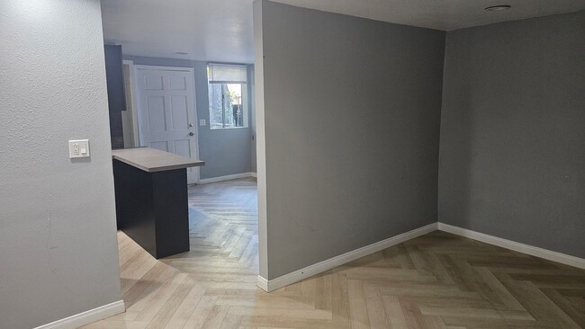 Building Photo - 11127 Sunshine Terrace