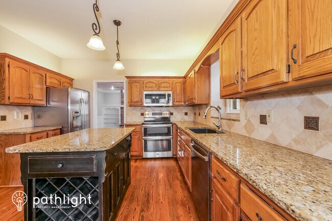Foto del edificio - 12752 Garnett Street, Overland Park, KS, 6...