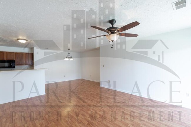 Building Photo - 8354 Glenwillow Ln