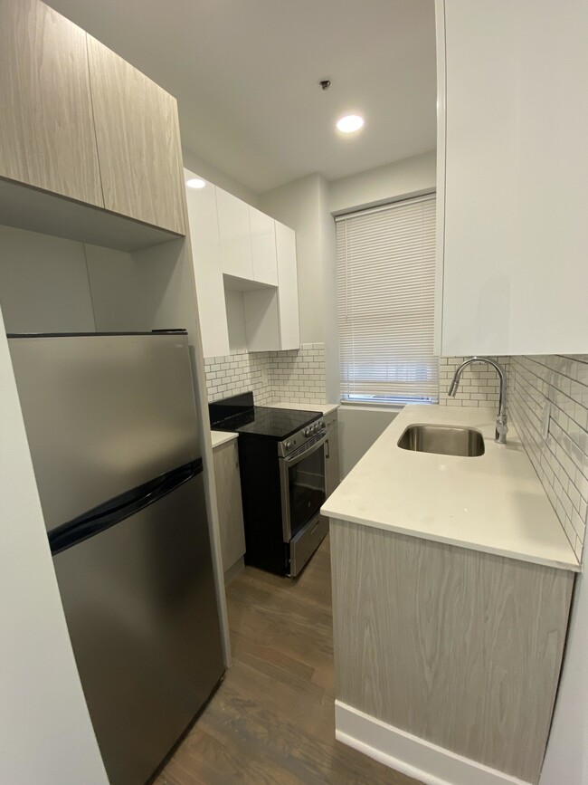 Building Photo - 131 Park Dr