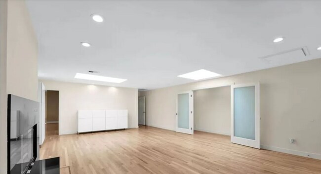 Foto del edificio - Spacious 4 Bed, 4 Bath Executive Home on Peaceful Cul-de-Sac!