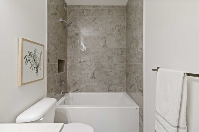 Photo du bâtiment - 1414 Main St