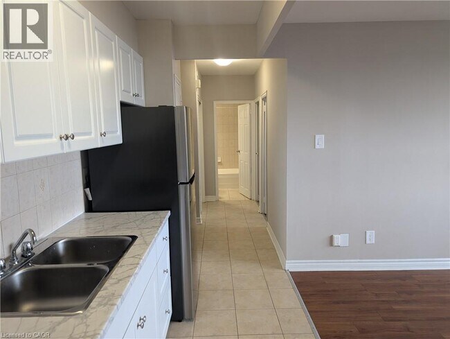 Building Photo - 468 Ottawa St N