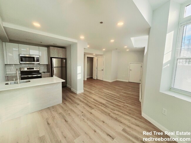 Building Photo - 195 Park Dr