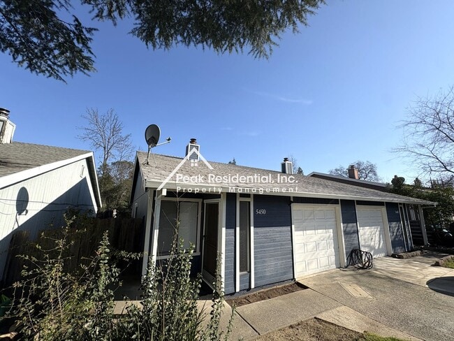 Building Photo - Spacious Fair Oaks 2bd/1ba Duplex with 1 Car Garage