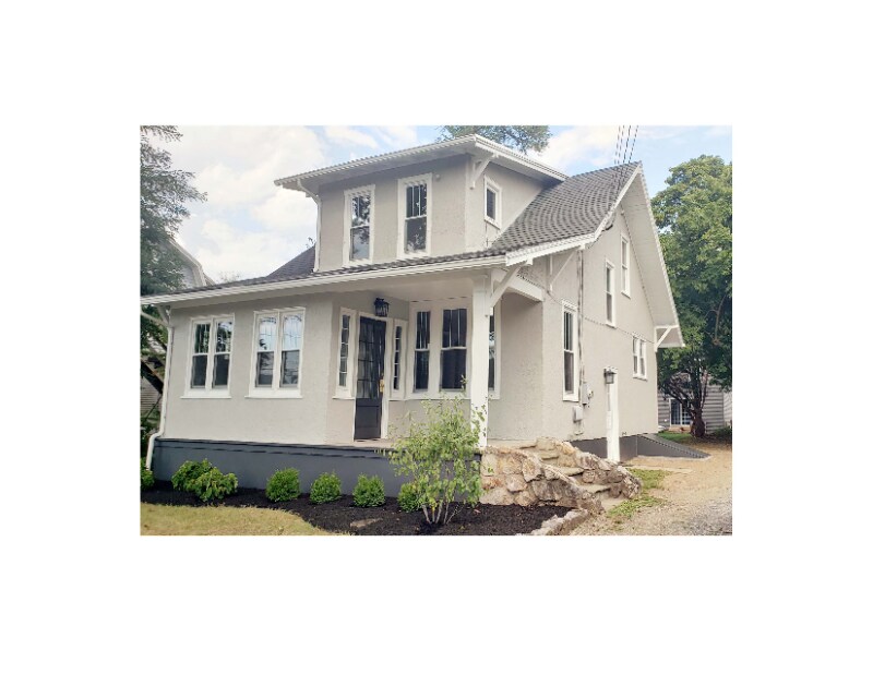 Foto principal - 1051 N Mountain Rd