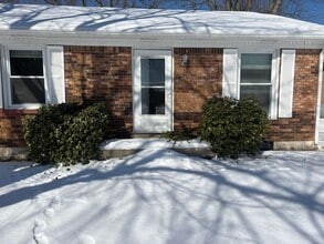 Building Photo - 93 E Airview Dr