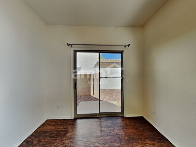 Foto del edificio - 4647 E Laurel Ave