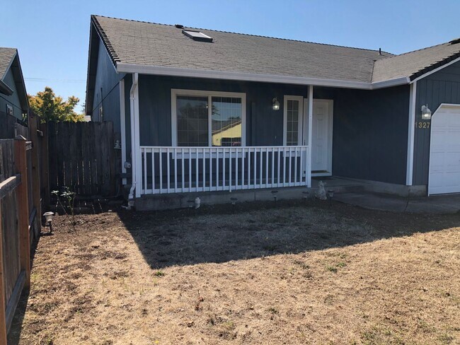 Foto del edificio - Beautiful 3 bedroom 2 bathroom house in a ...