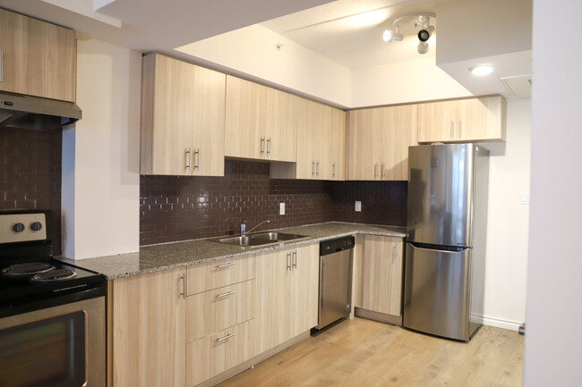 Photo du bâtiment - Furnished Condo For Rent, Steps to Laurier!