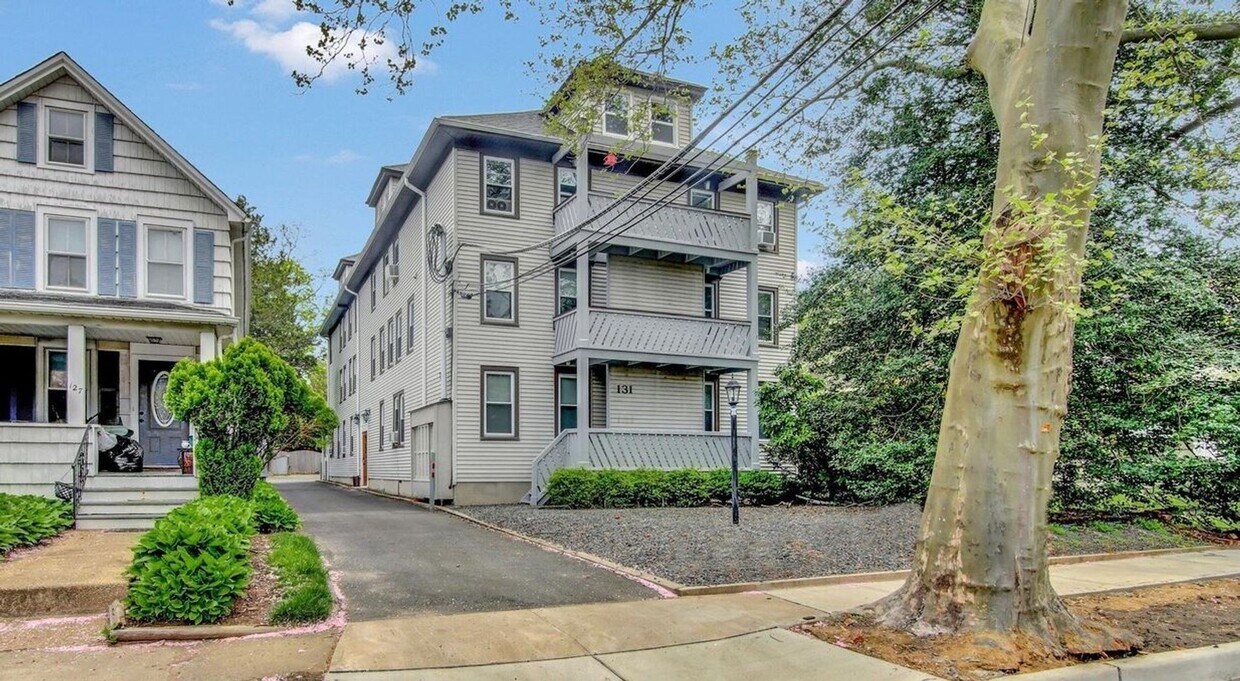 Foto principal - 127-131 Hudson Ave