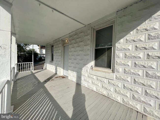 Foto del edificio - 6 Laurel Hill Ln